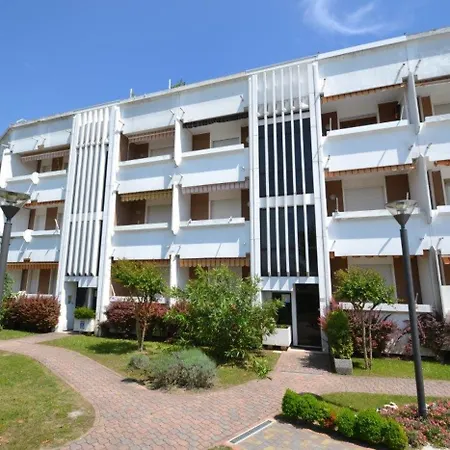 Апартаменти Cozy Flat With Swimming Pool - Beahost